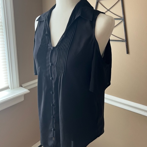 Express Cold Shoulder Blouse - Picture 2 of 4